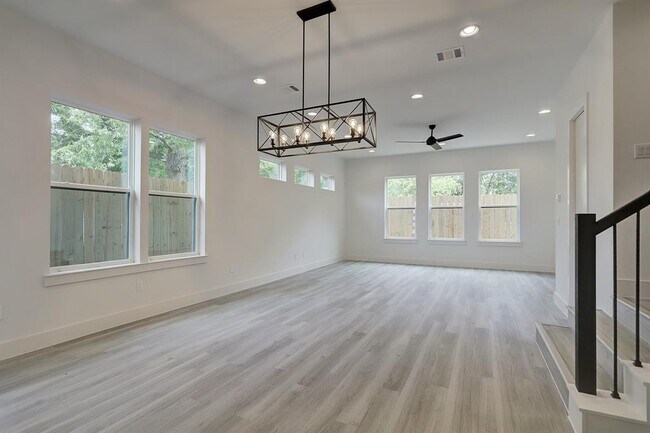 Building Photo - 4304 Sondick Ct