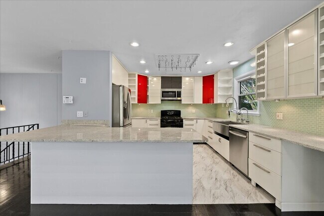 Building Photo - "Spacious 5-Bed Home with Granite Accents ...