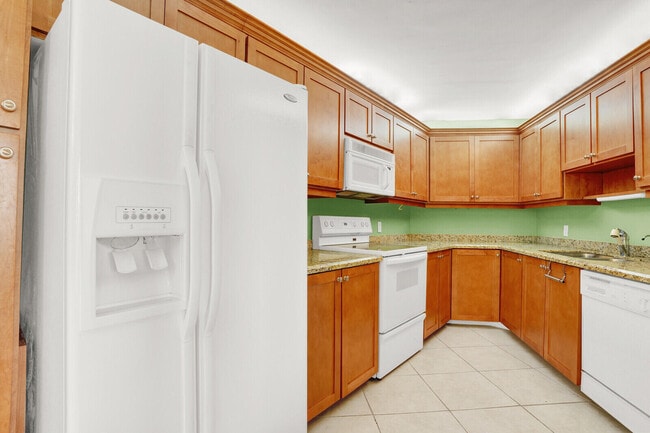 Building Photo - 5420 N Ocean Dr