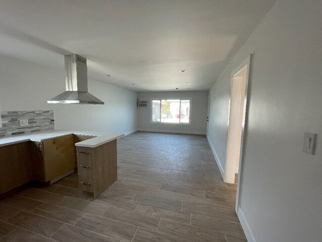 Building Photo - 7337 Woodley Ave