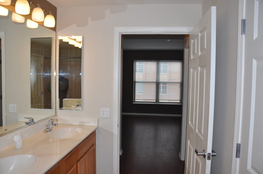 Building Photo - 656 Pearson St