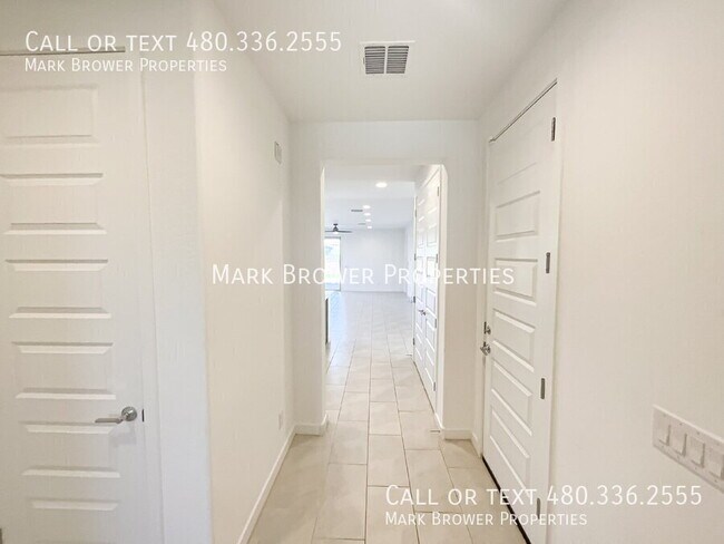 Building Photo - 4119 E Sagebrush St