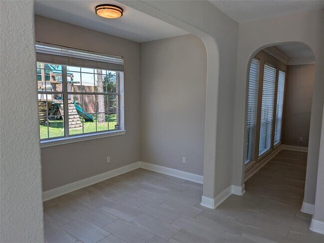 Building Photo - 3323 Scenic Elm St