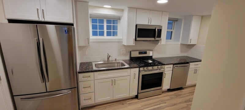 Building Photo - 6119 N Wolcott Ave