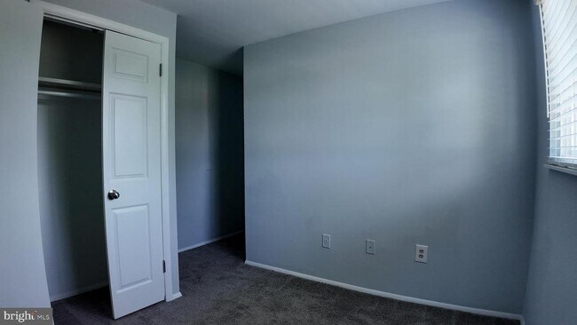 Building Photo - 1721 Springhouse Ct