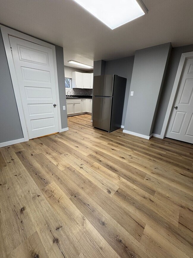 Building Photo - 313 e first street