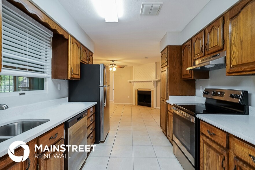 Building Photo - 3031 Dillman Dr