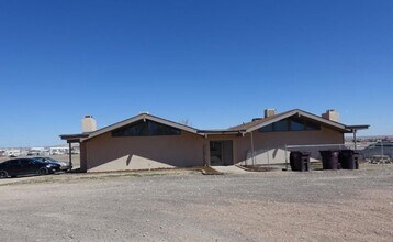 Building Photo - 667 E Clarion Dr