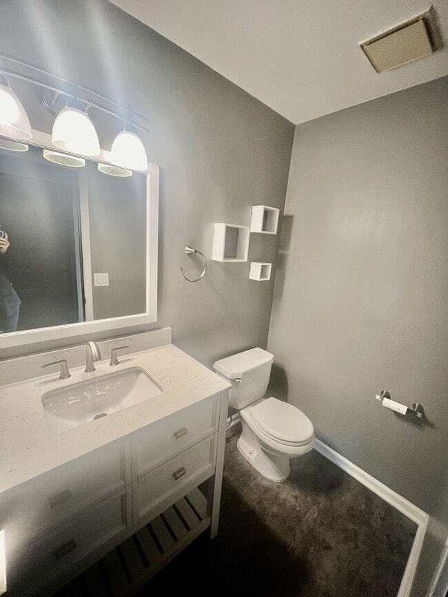 Building Photo - 5160 Orchard Crest