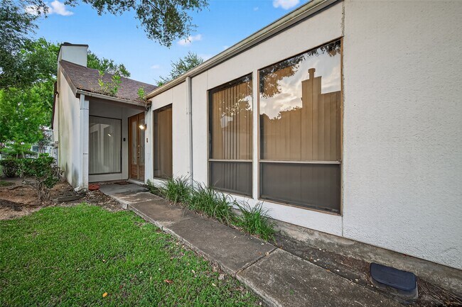 Building Photo - 7655 S Braeswood Blvd