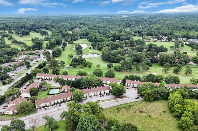 Building Photo - 2 Bed, 2.5 Bath Townhome Available in Simp...