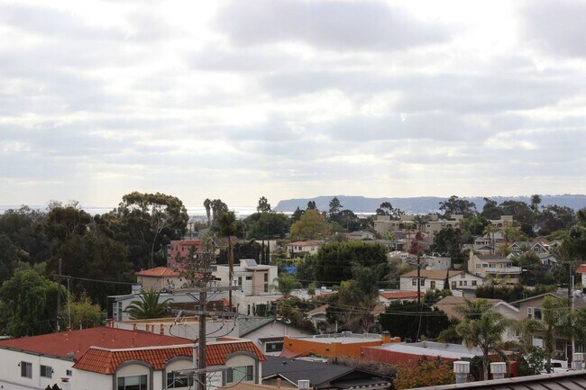 Building Photo - Stunning 2B/2BA Upgraded Condo w/ 2 Parkin...