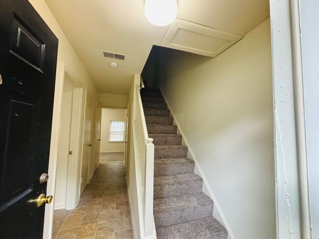 Building Photo - 124 Camelot Ct