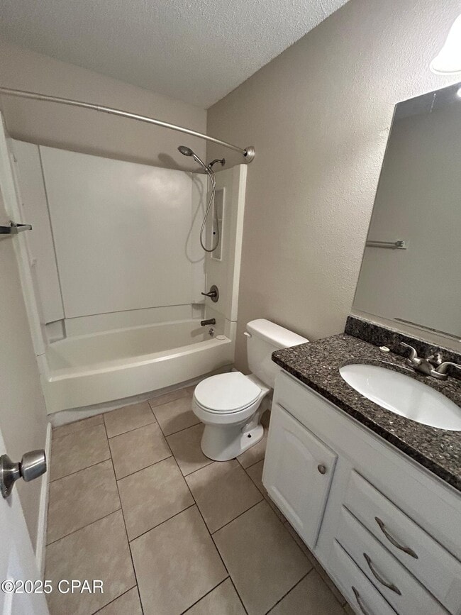 Building Photo - 3914 E 11th St