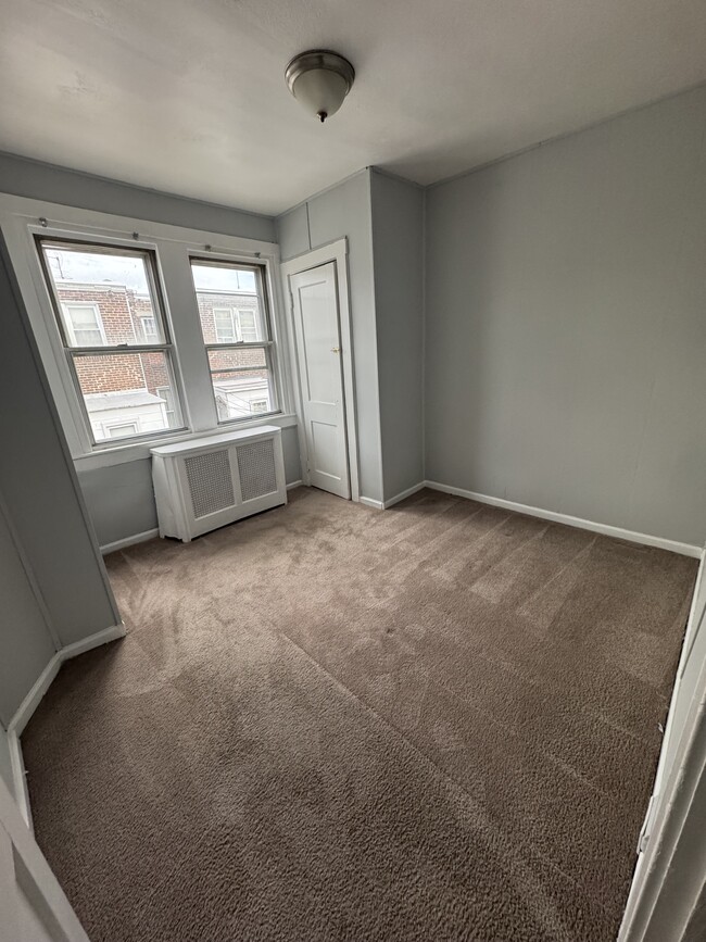 Building Photo - 841 Bridge St