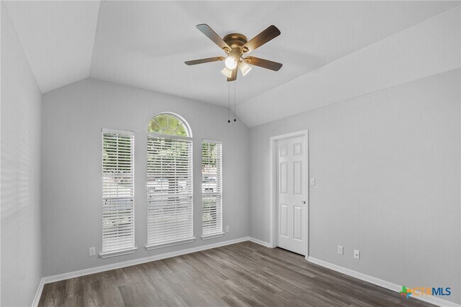 Building Photo - 111 Hackamore Ln