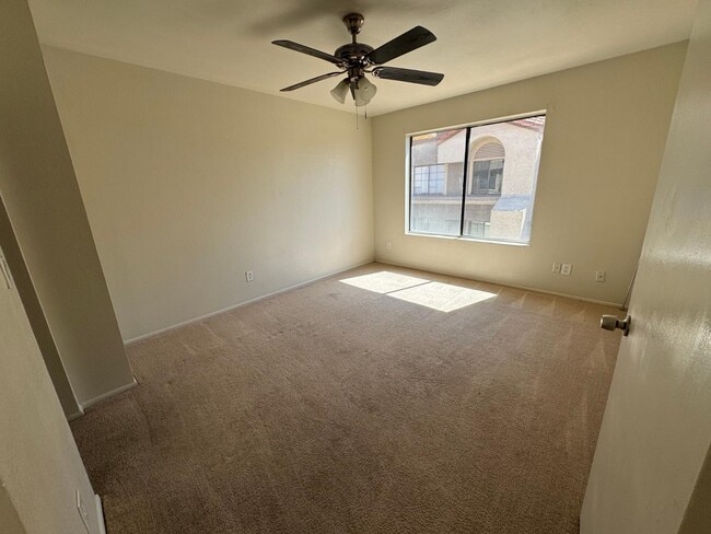 Building Photo - 1905 E University Dr