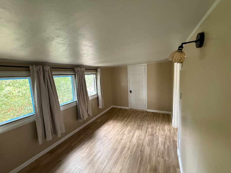 Building Photo - 23411 Glenwood Dr