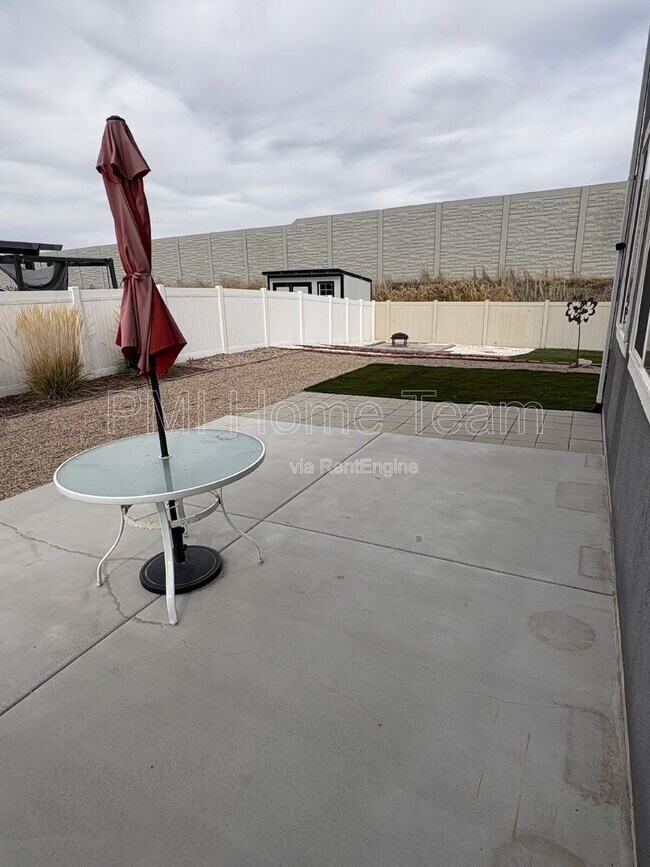 Building Photo - 1616 W Parkview Dr