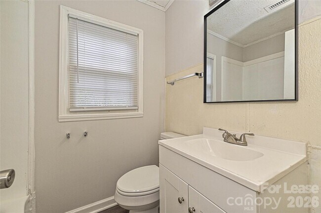 Building Photo - 301 Seldon Dr