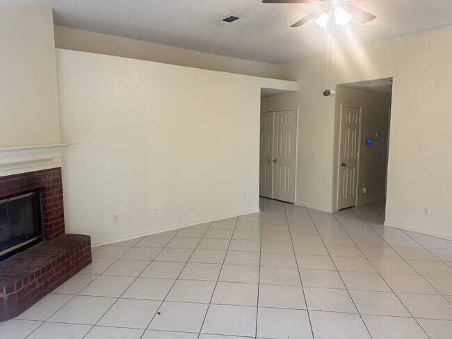 Building Photo - 8424 Cove Meadow Ln