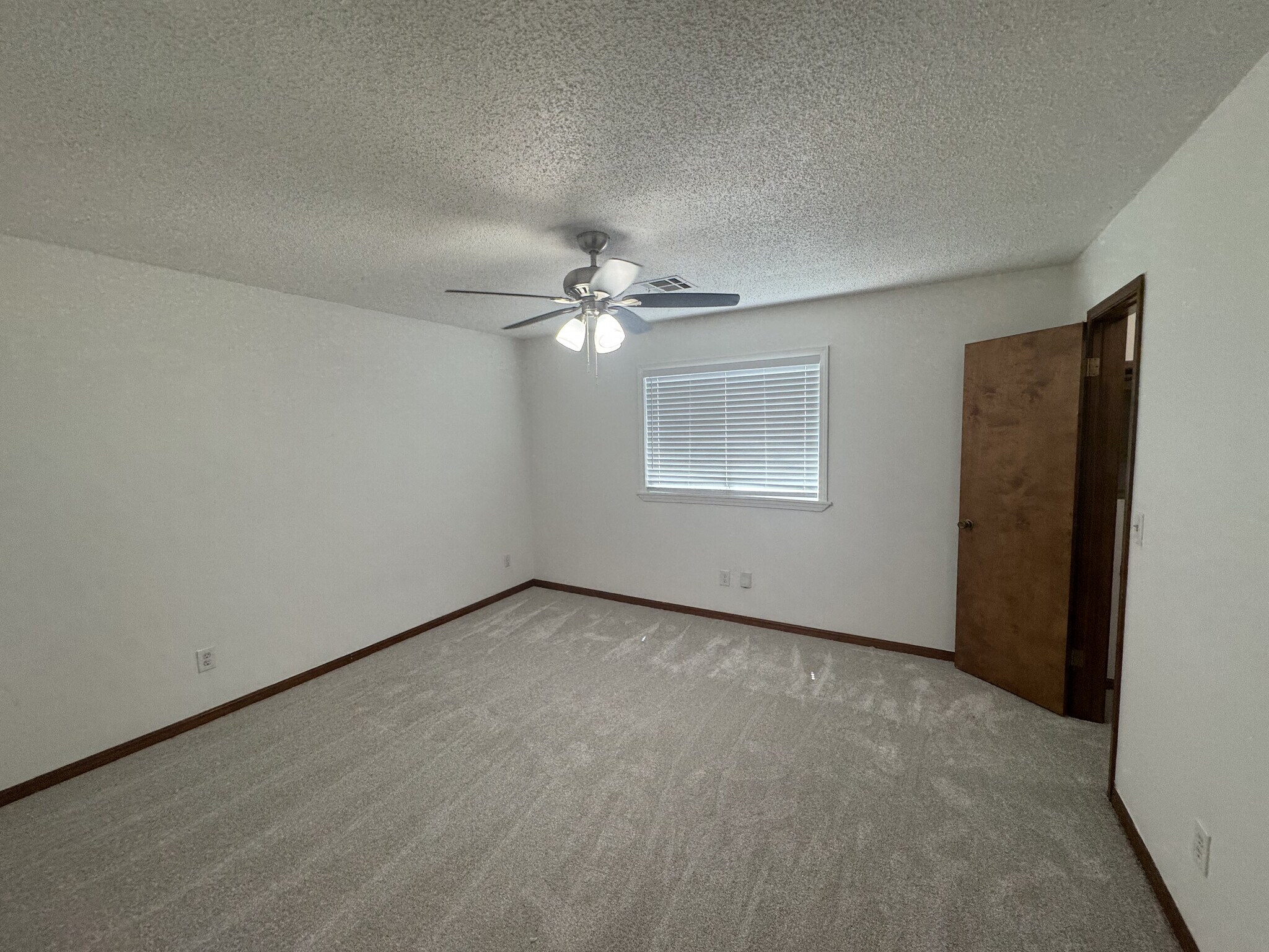 Building Photo - 7116 S Indianapolis Ave