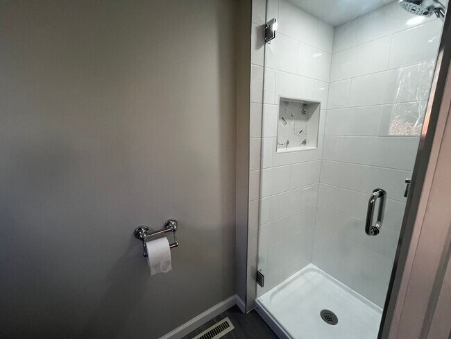 Building Photo - Available Now! 2-Bedroom, 2-Bath Condo in ...