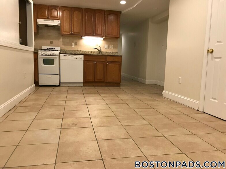 Building Photo - 6 Wait St