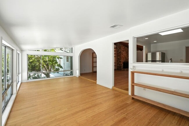 Building Photo - 8461 Valley Circle Blvd