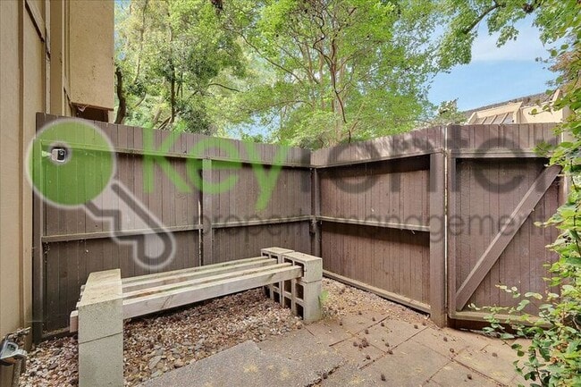 Building Photo - 2254 Woodside Ln