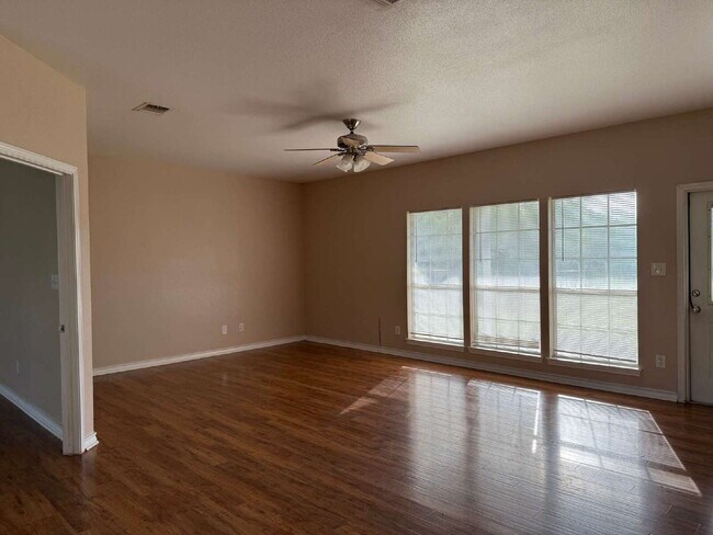 Building Photo - 455 Country Trail