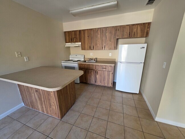 Building Photo - 5335 SE 30th Pl