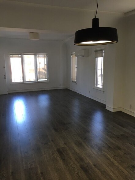 Building Photo - 622 N Irving Blvd