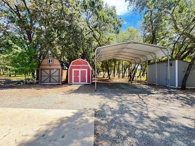 Building Photo - 3 bed/2 ba country home