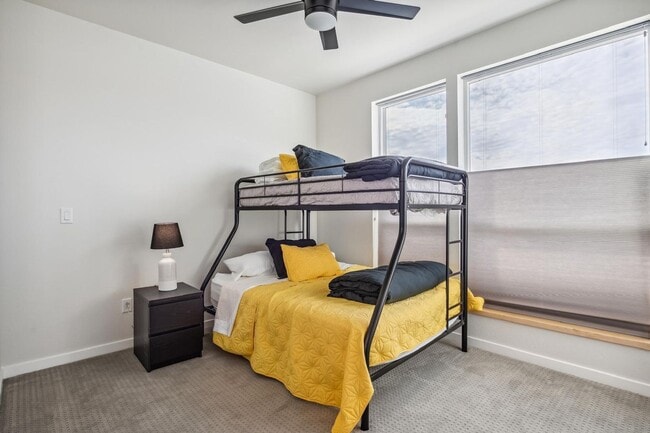 Building Photo - West Longmont 2BDR w/ Mountain Views