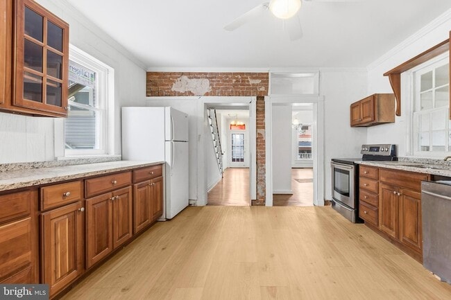 Building Photo - 3110 Main St