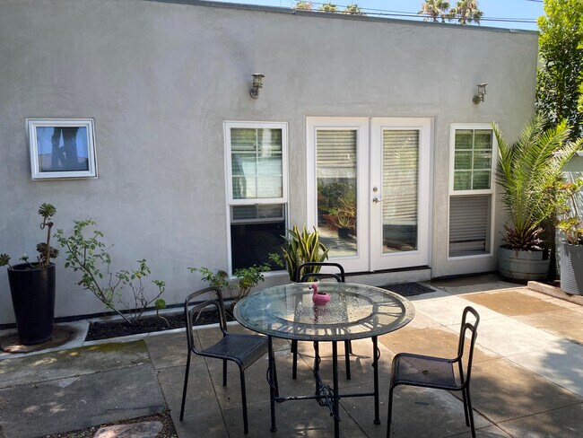 Primary Photo - 527 Westbourne Dr