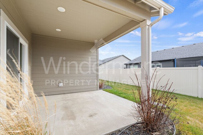 Building Photo - Welcome to this stunning 4-bedroom, 2-bathroom home located in the heart of Spokane, WA.