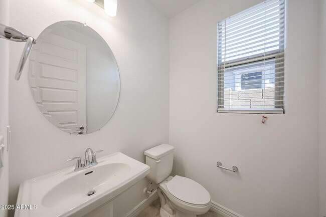 Building Photo - 8730 W Pasadena Ave