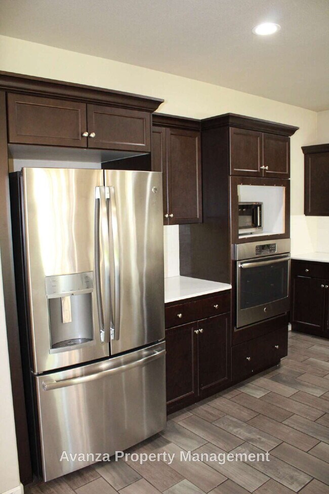 Building Photo - Home for Rent 4 Bed/2.5 Bath - 2,400 Sq Ft. Rent: $3,195/month Security Deposit: $3,295 Clovis Ea...