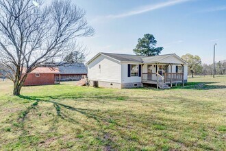 Building Photo - 3 Bedroom/2 Bathroom Home For Rent