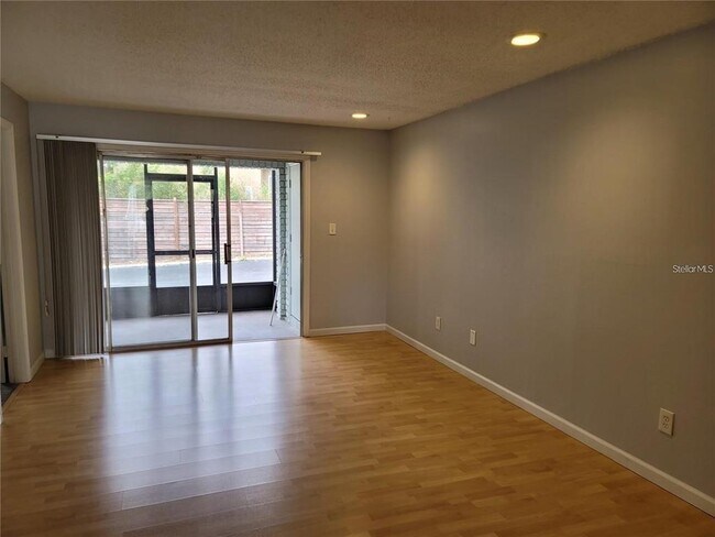 Building Photo - 2822 Plaza Terrace Dr