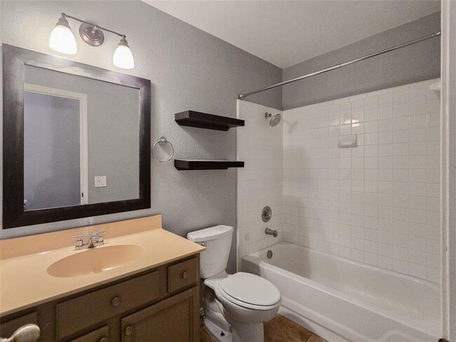 Building Photo - 9511 Woodvale Dr
