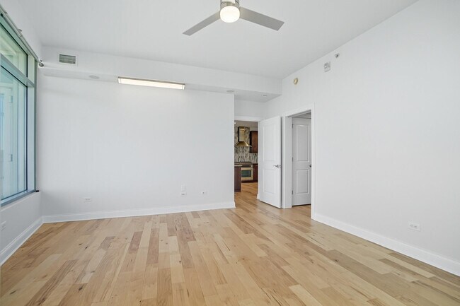 Building Photo - 400 Riverboat Row St