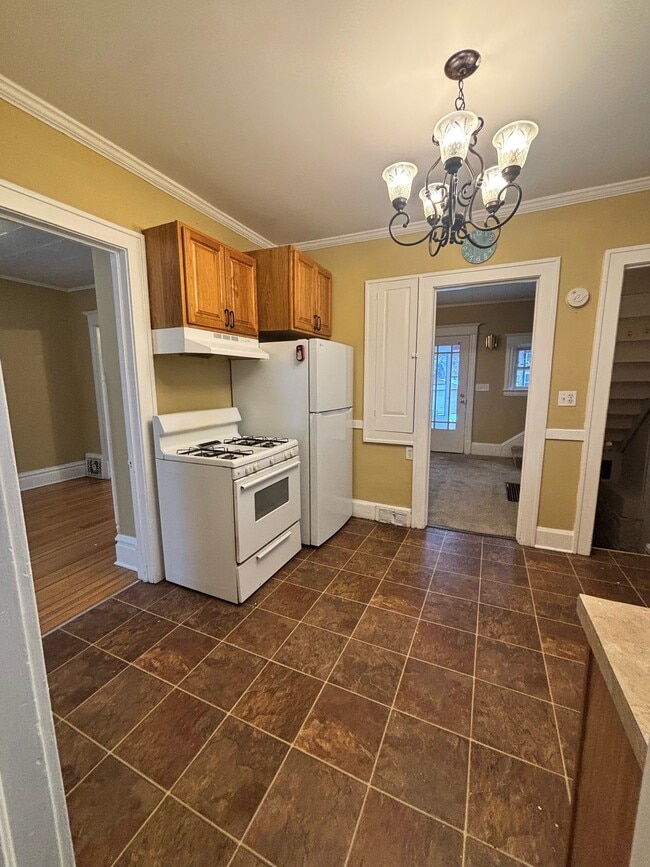 Building Photo - 1810 Hutchins Ave