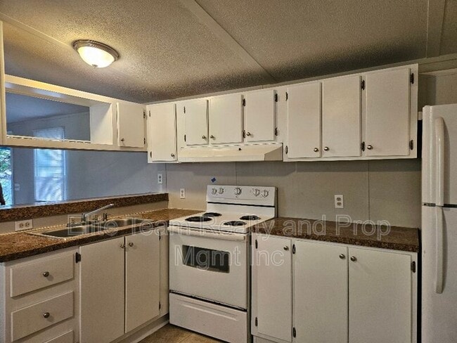 Building Photo - 776 Montgomery Dr