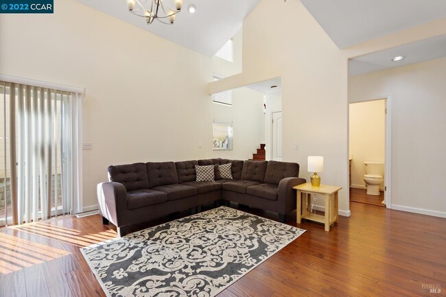 Building Photo - 561 Jade Cir