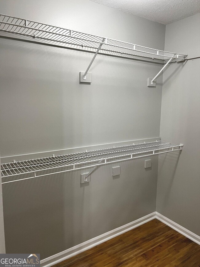 Building Photo - 141 Lakeside Dr