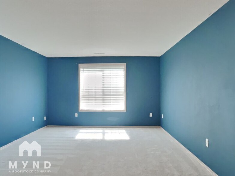 Building Photo - 3711 SE Sunrise Dr