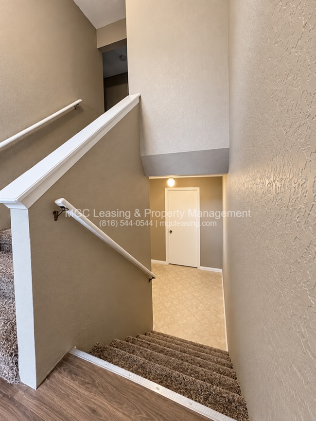 Building Photo - Beautifully Updated Home in Quiet Blue Springs Cul-de-Sac